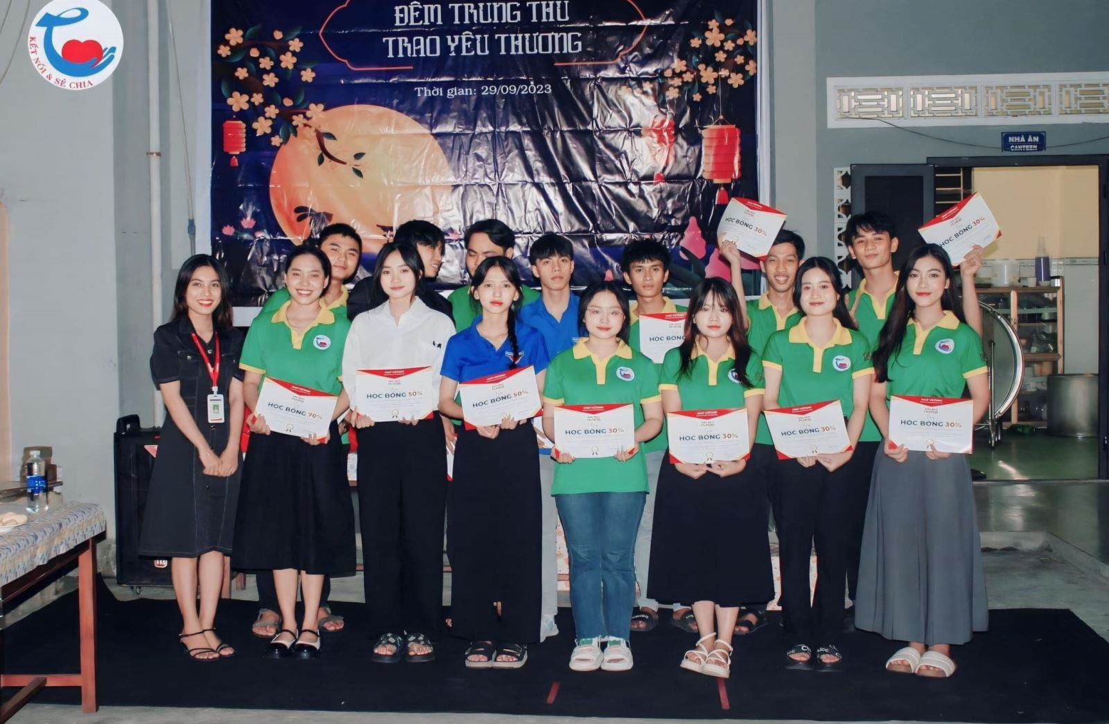 [CLB Tình nguyện Sinh viên Duy Tân - Nắng] Chương Trình "Đêm Trung Thu - Trao Yêu Thương"